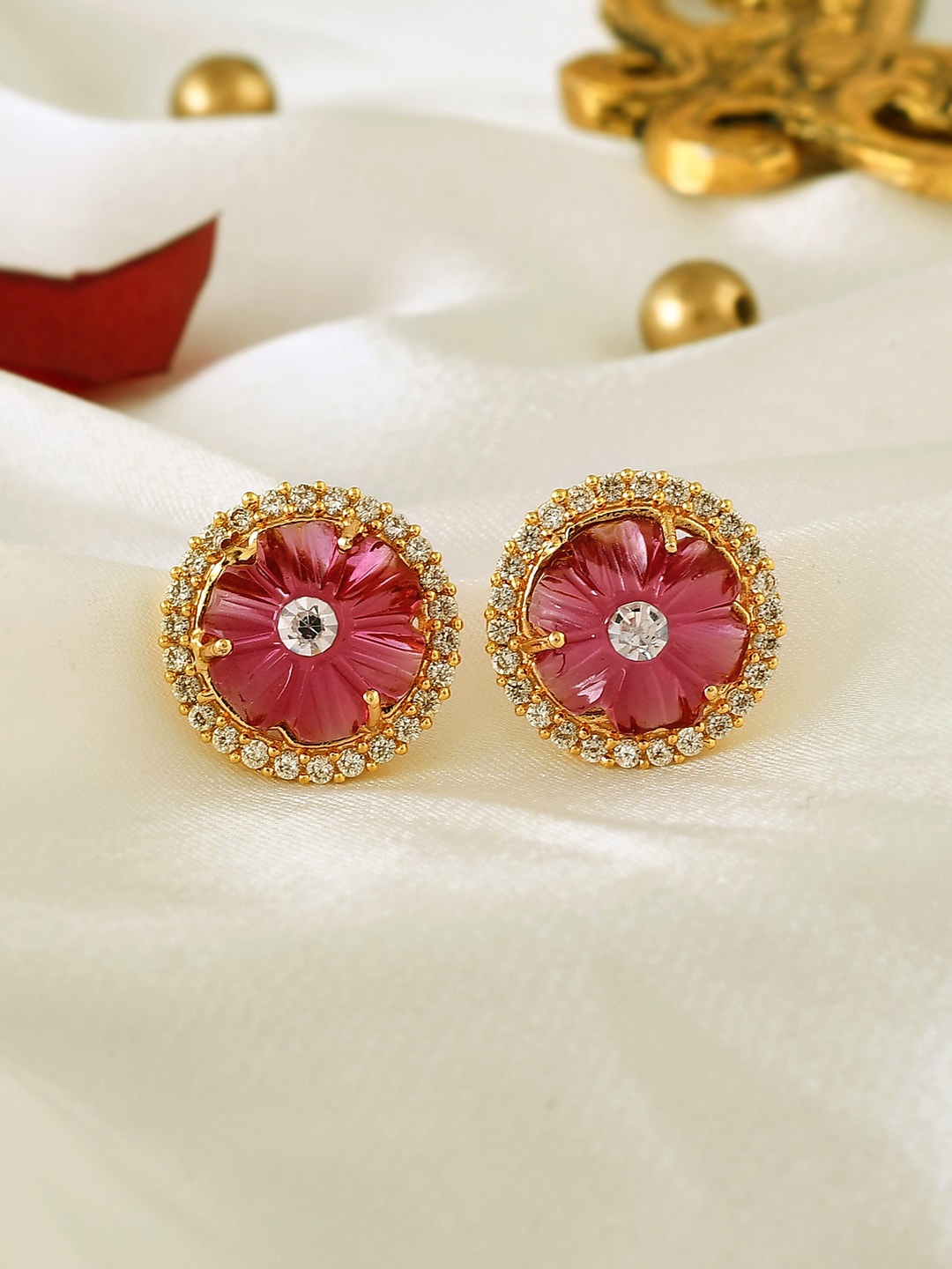 

Voylla Gold-Plated Kundan Studded Studs Earrings