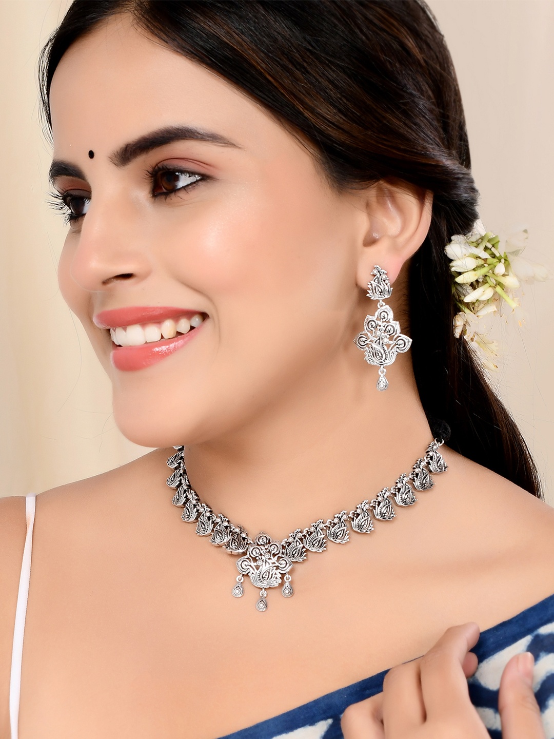 

Voylla Silver-Plated Textured Jewellery Set
