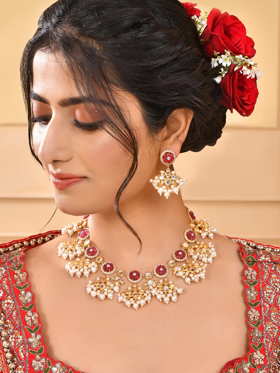 

Voylla Gold-Plated Kundan-Studded & Beaded Jewellery Set