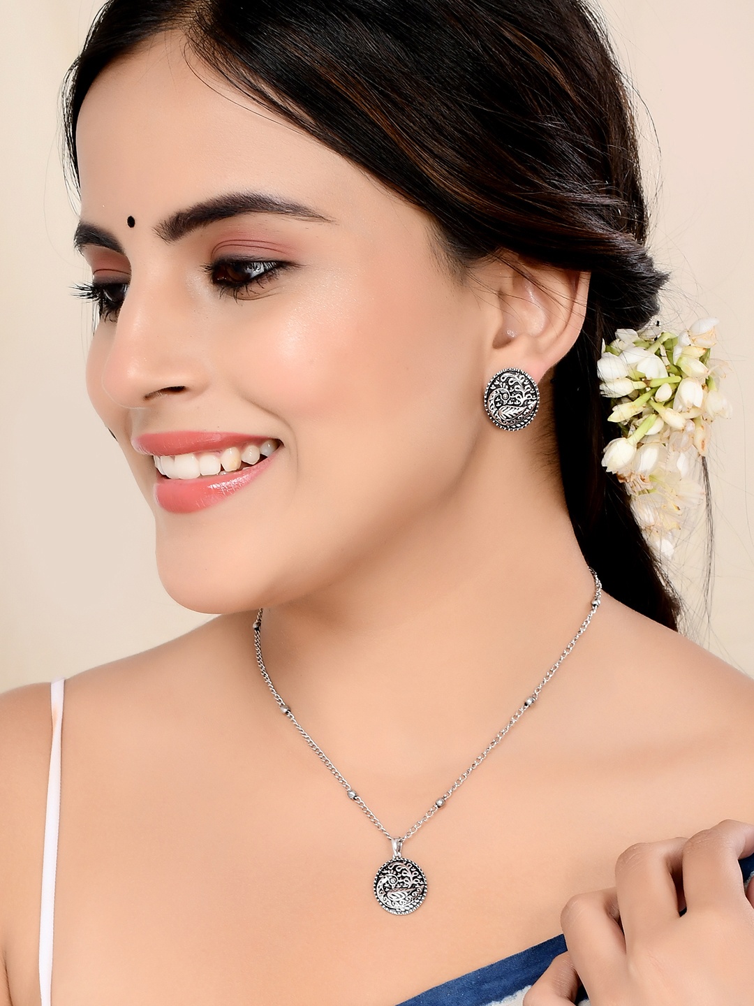 

Voylla Women Silver-Plated Peacock Motifs Jewellery Set