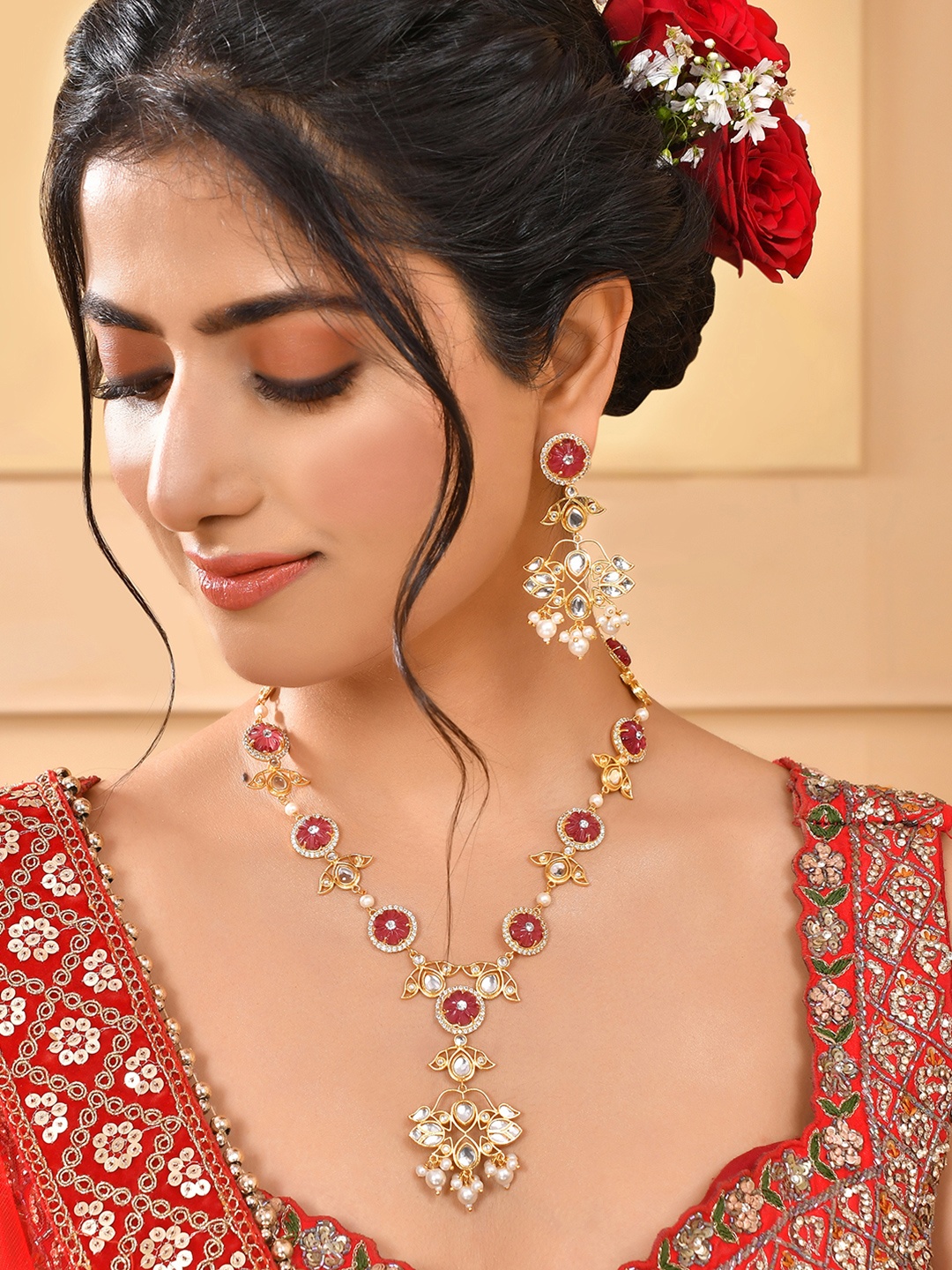 

Voylla Gold-Plated Kundan-Studded & Beaded Jewellery Set