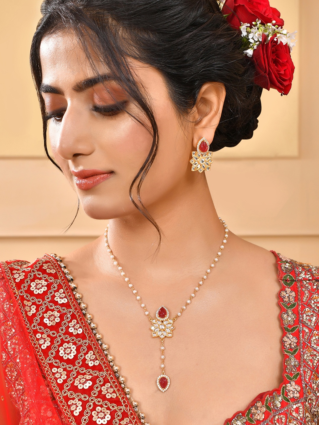 

Voylla Gold-Plated Kundan-Studded & Beaded Jewellery Set