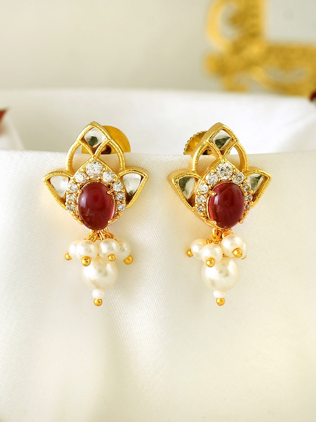 

Voylla Gold-Plated Kundan Studded Drop Earrings