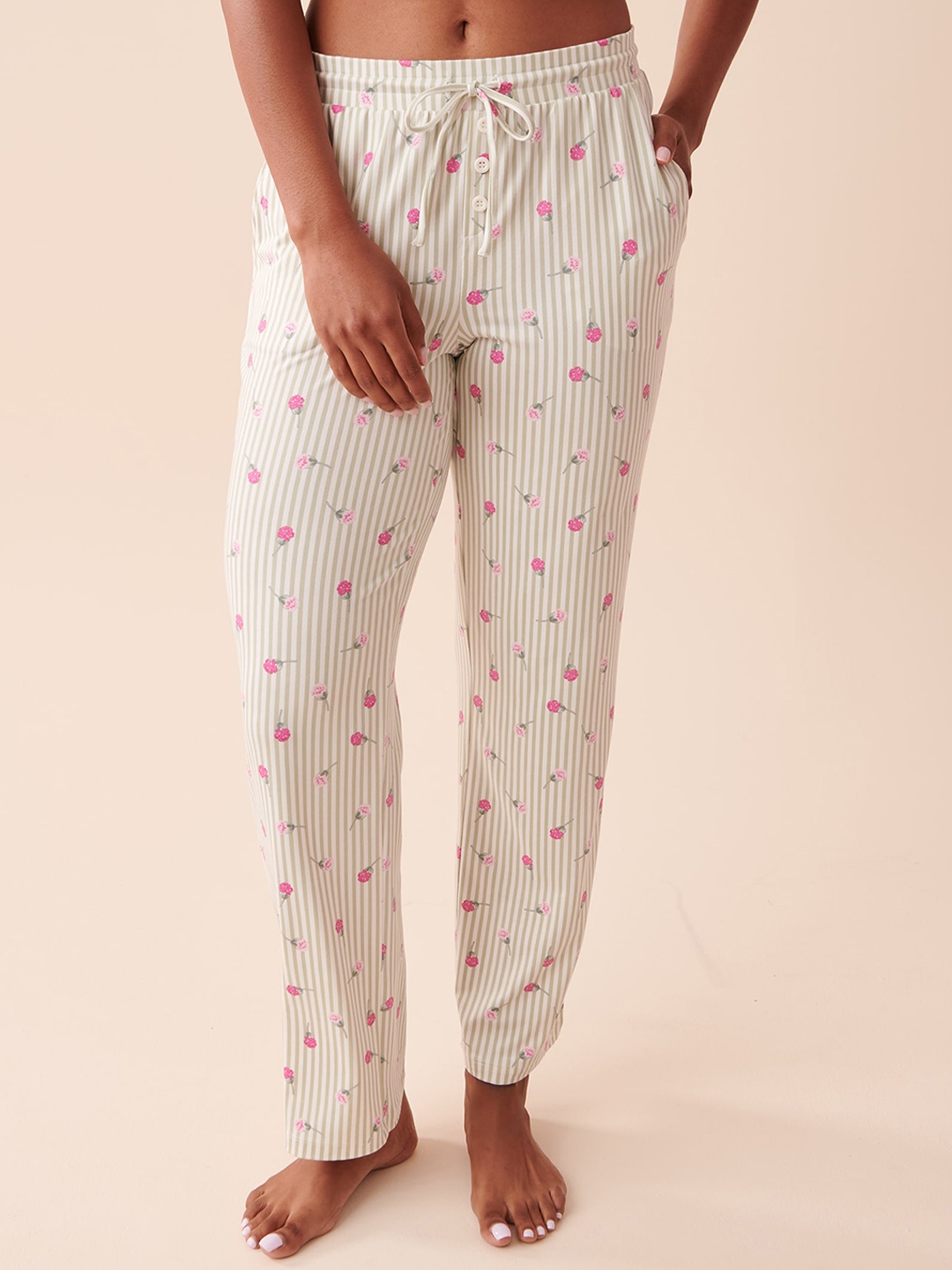 

La Vie en Rose Women Ditsy Floral Printed Lounge Pants, Grey