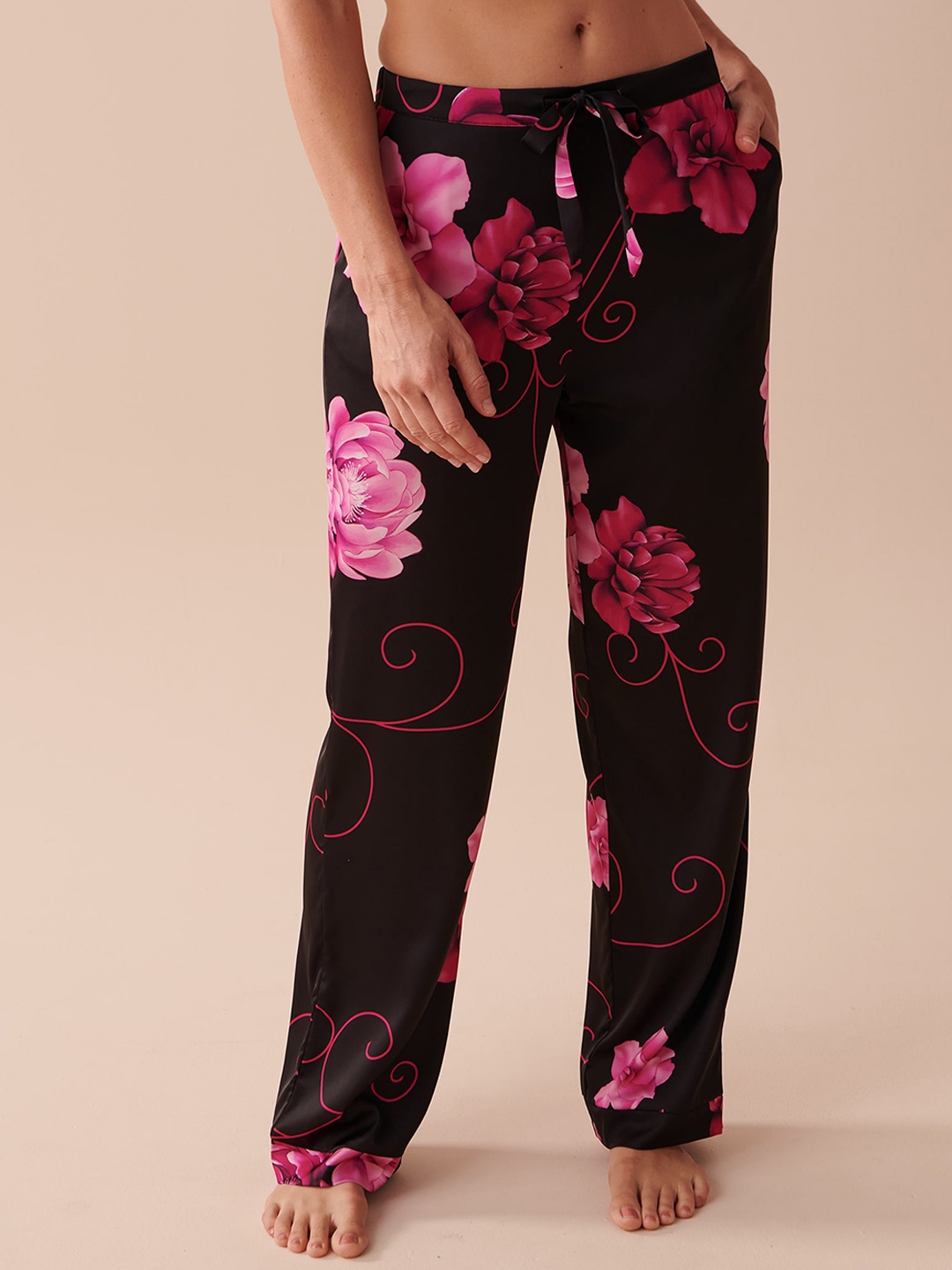 

La Vie en Rose Women Printed Mid-Rise Lounge Pant, Black