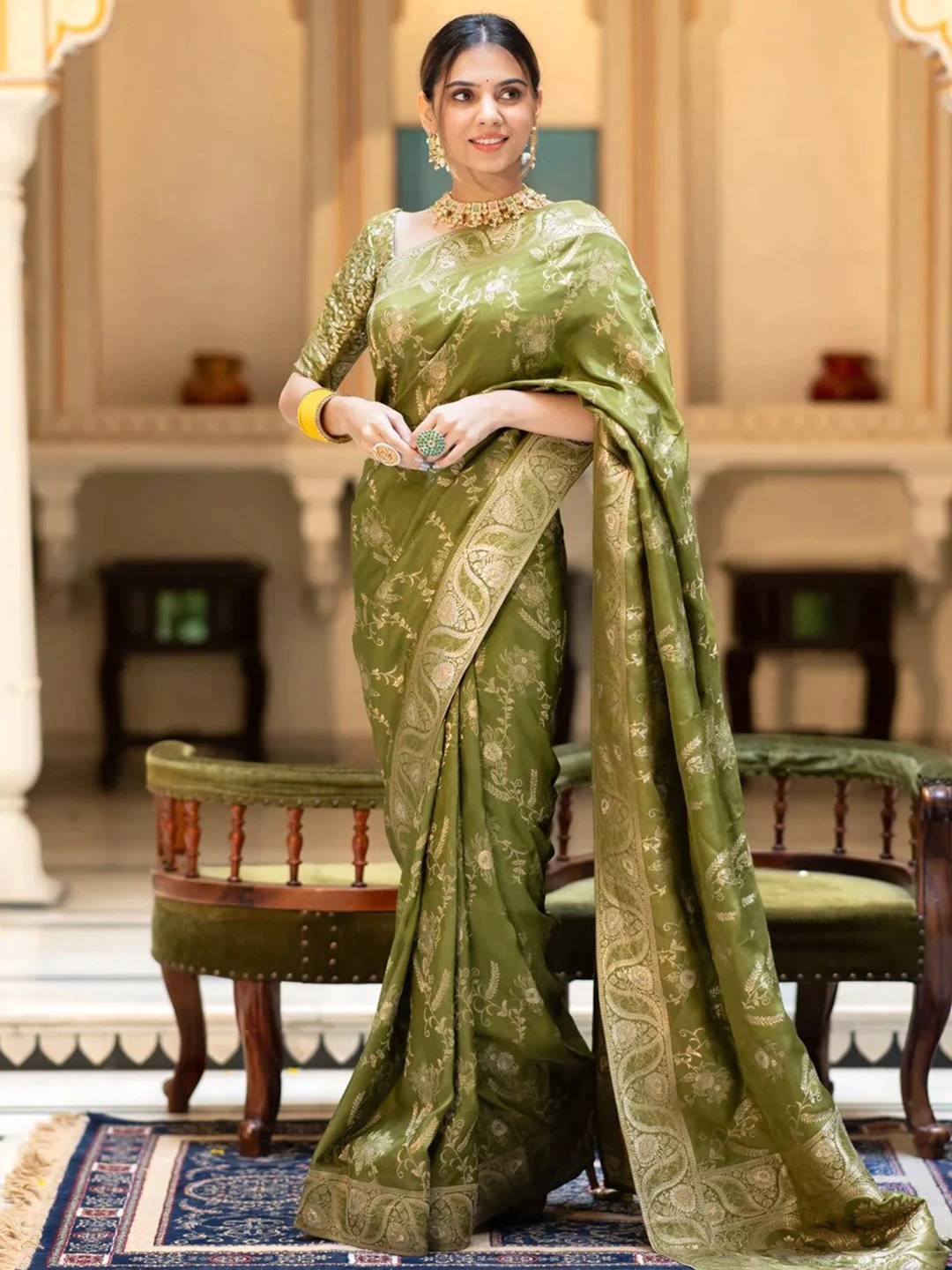 

PAVANPUTRA FAB Ethnic Motifs Woven Design Zari Banarasi Saree, Lime green