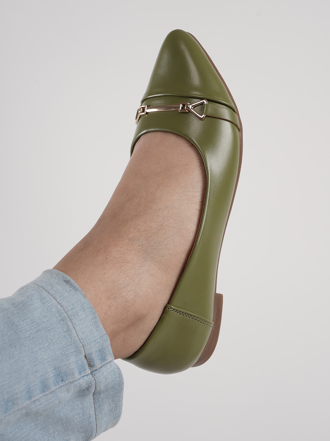 

DressBerry Green Pointed Toe Ballerinas