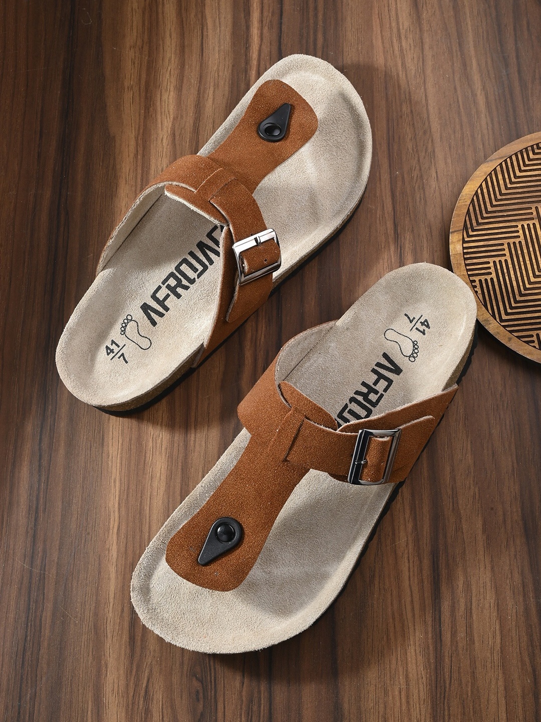 

AfroJack Men Buckle Detailed Leather Thong Flip Flops, Tan