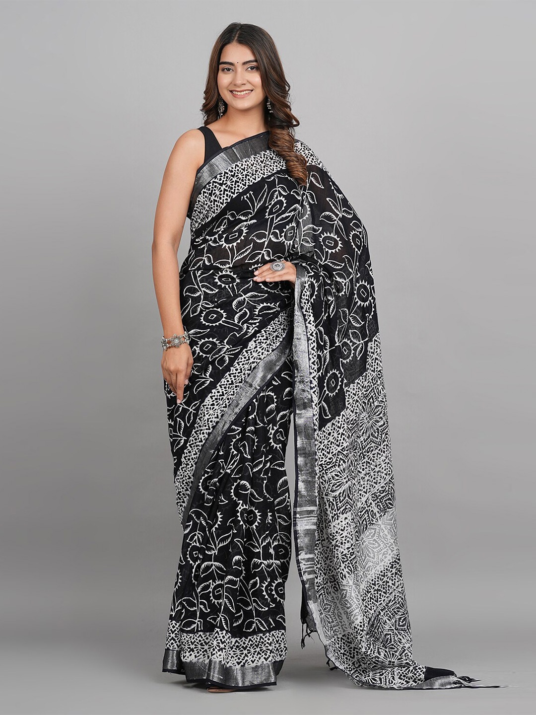 

SHOOLIN Floral Zari Pure Cotton Saree, Black