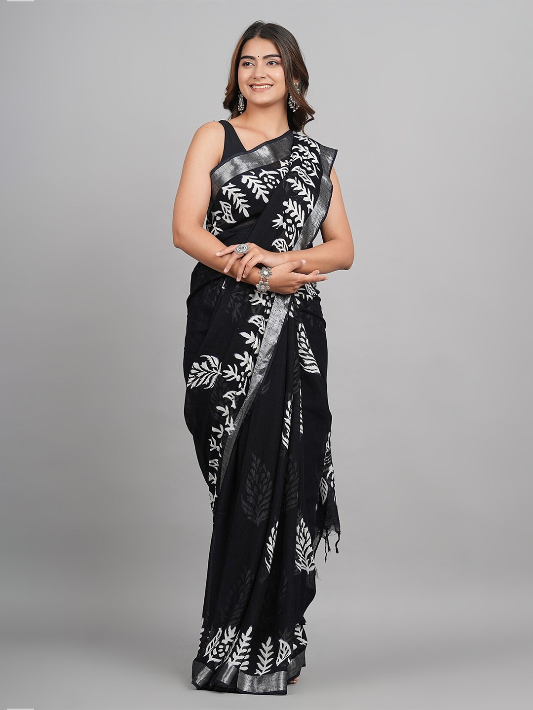 

SHOOLIN Floral Printed Zari Pure Cotton Saree, Black