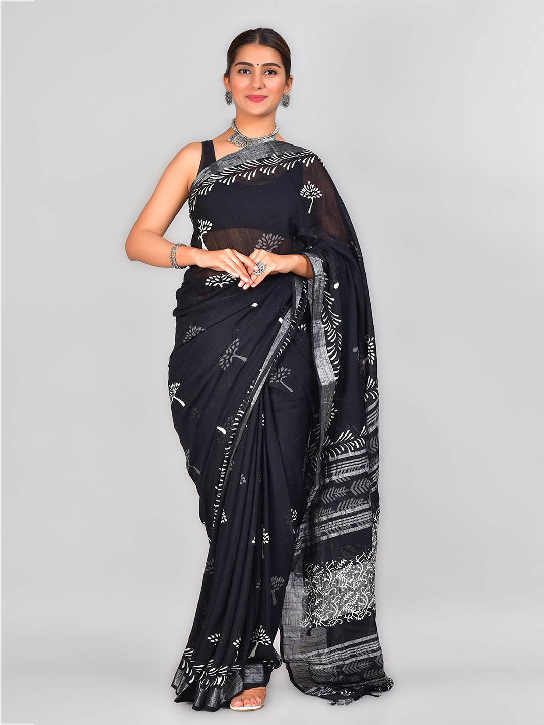 

SHOOLIN Floral Zari Pure Cotton Saree, Black