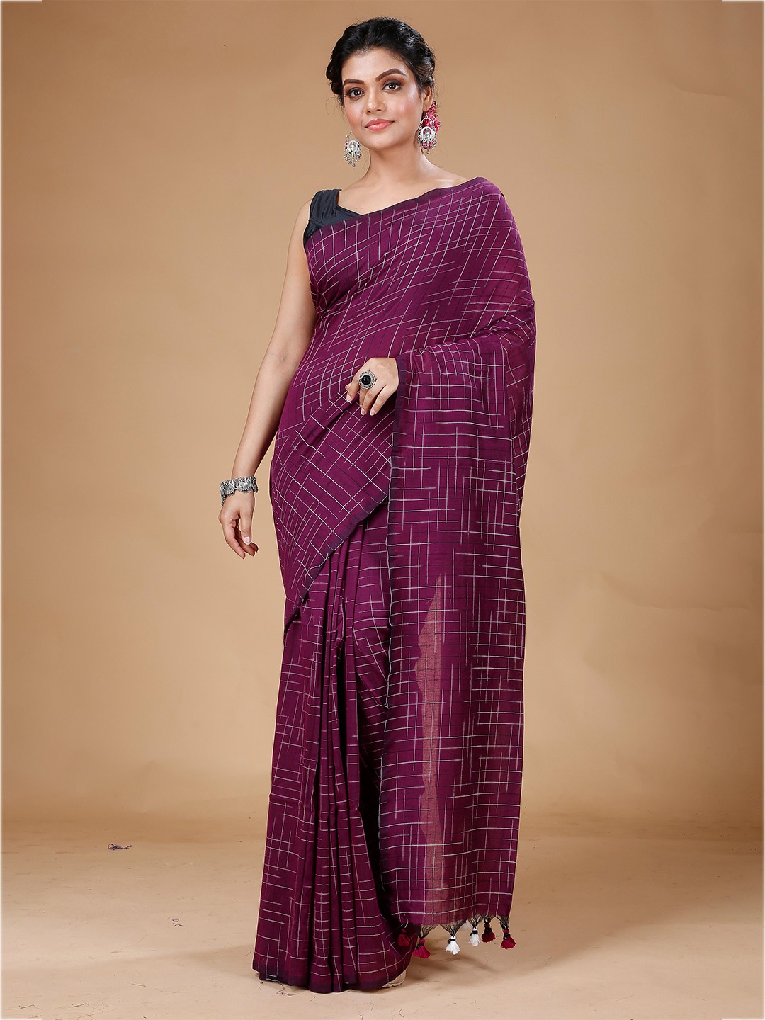 

Bong ButiQ Checked Pure Cotton Saree, Maroon
