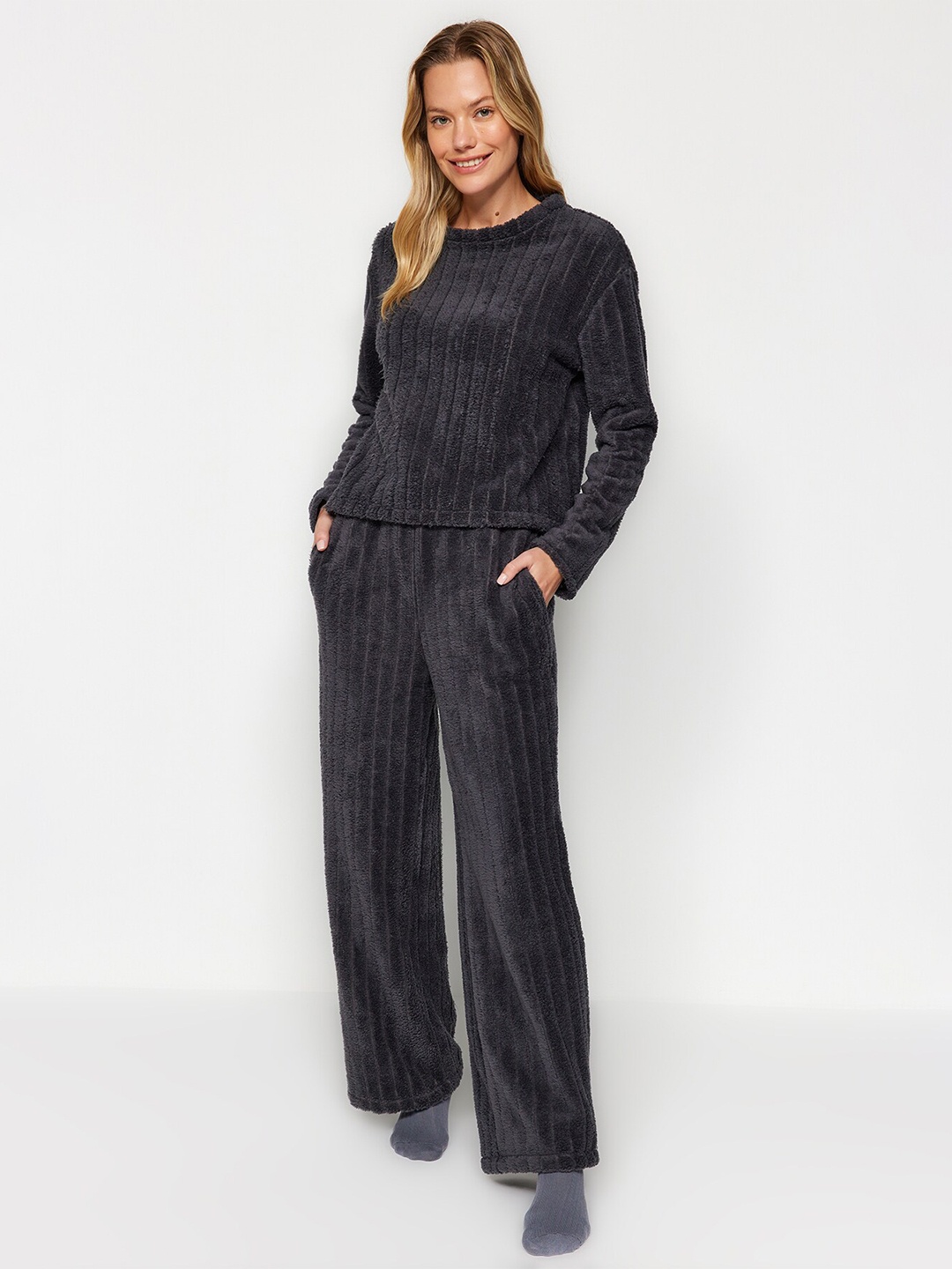 

Trendyol Striped T-Shirt & Lounge Pants Night Suits, Black