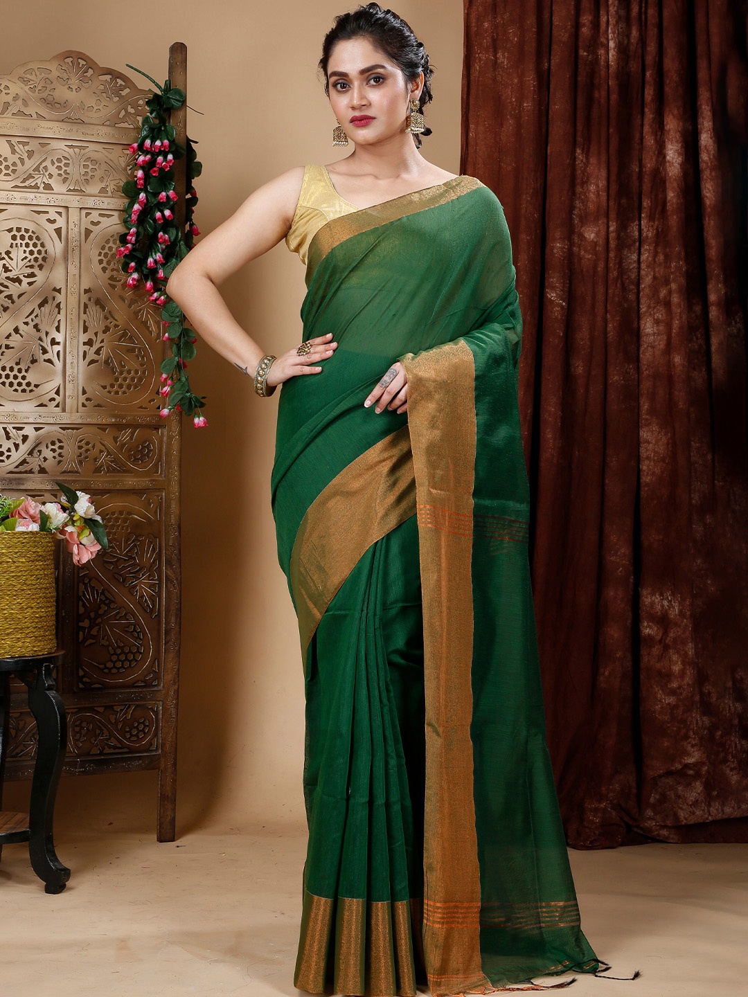 

Bong ButiQ Zari Silk Cotton Taant Saree, Green