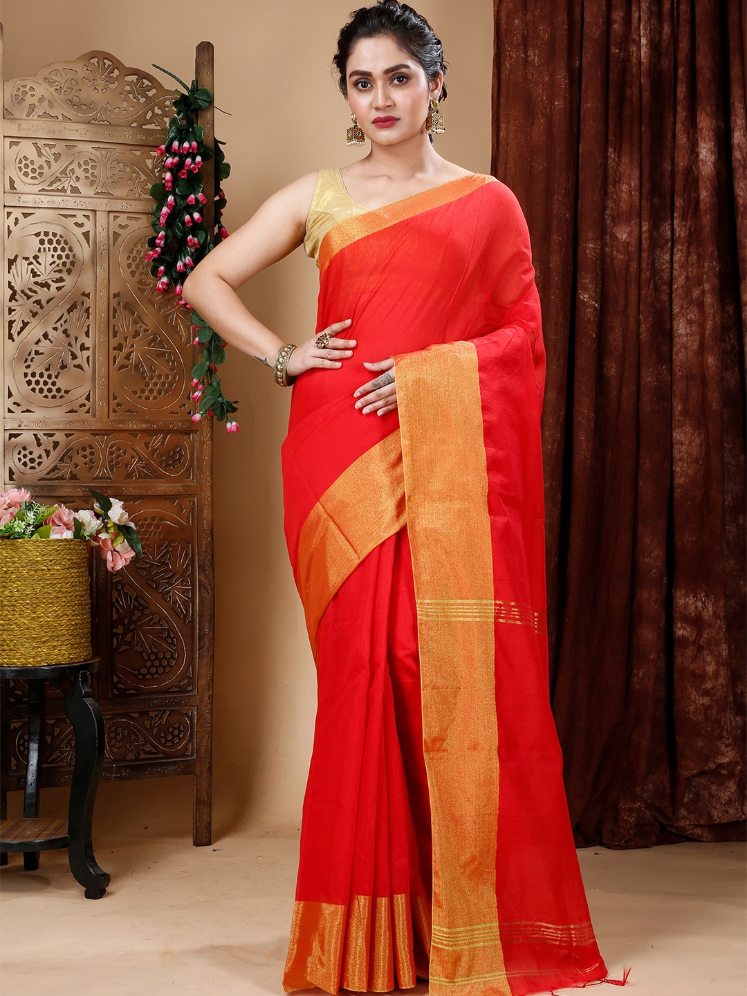 

Bong ButiQ Zari Silk Cotton Taant Saree, Red