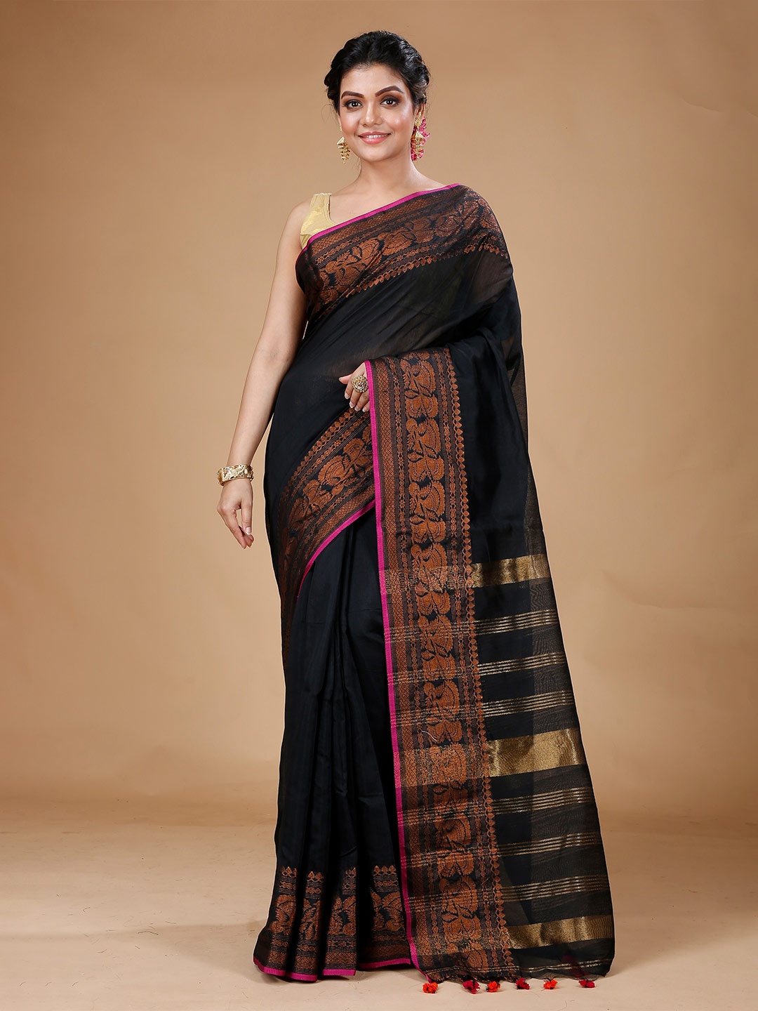 

Bong ButiQ Woven Design Zari Silk Cotton Saree, Black