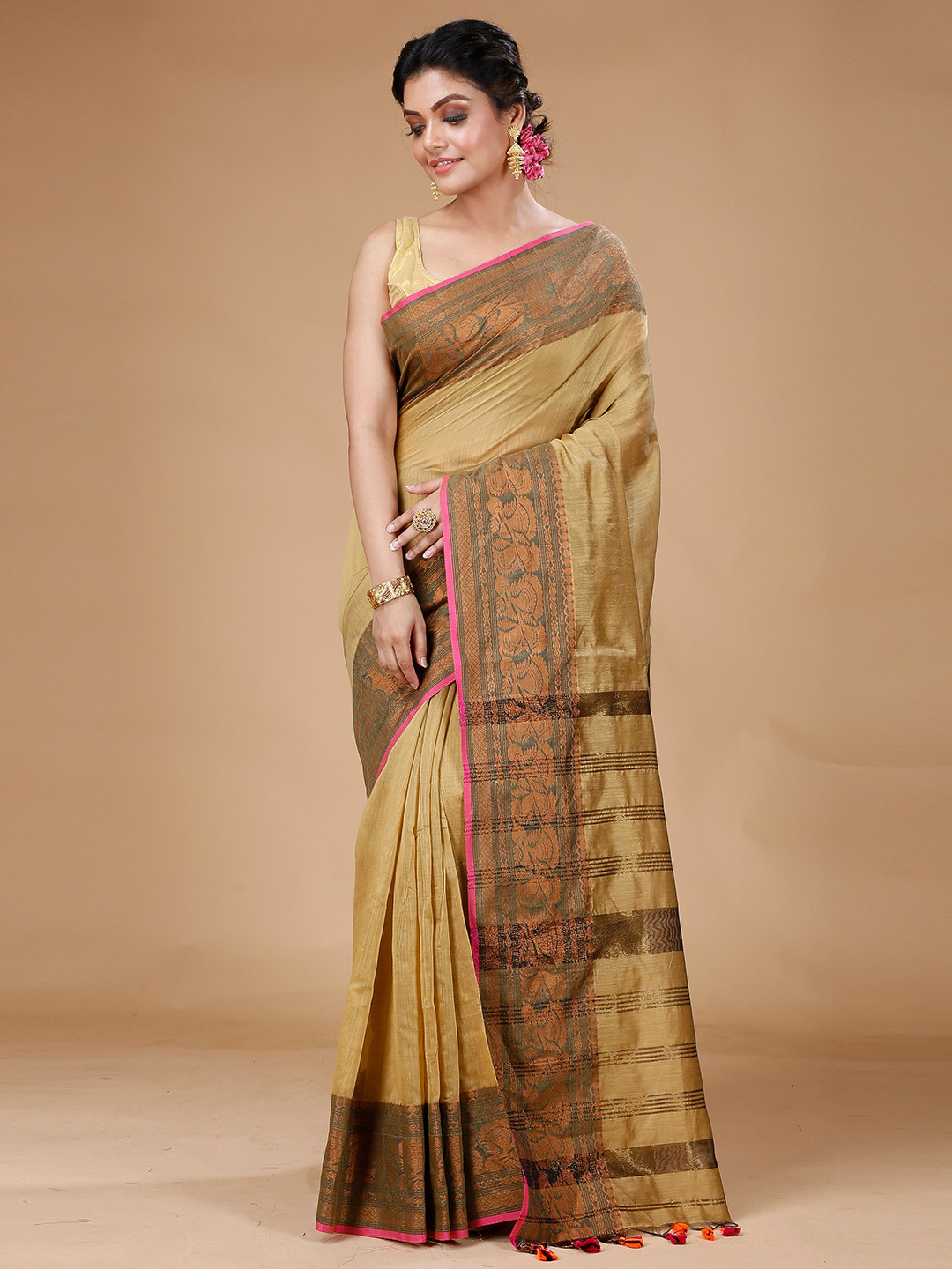 

Bong ButiQ Zari Silk Cotton Saree, Gold