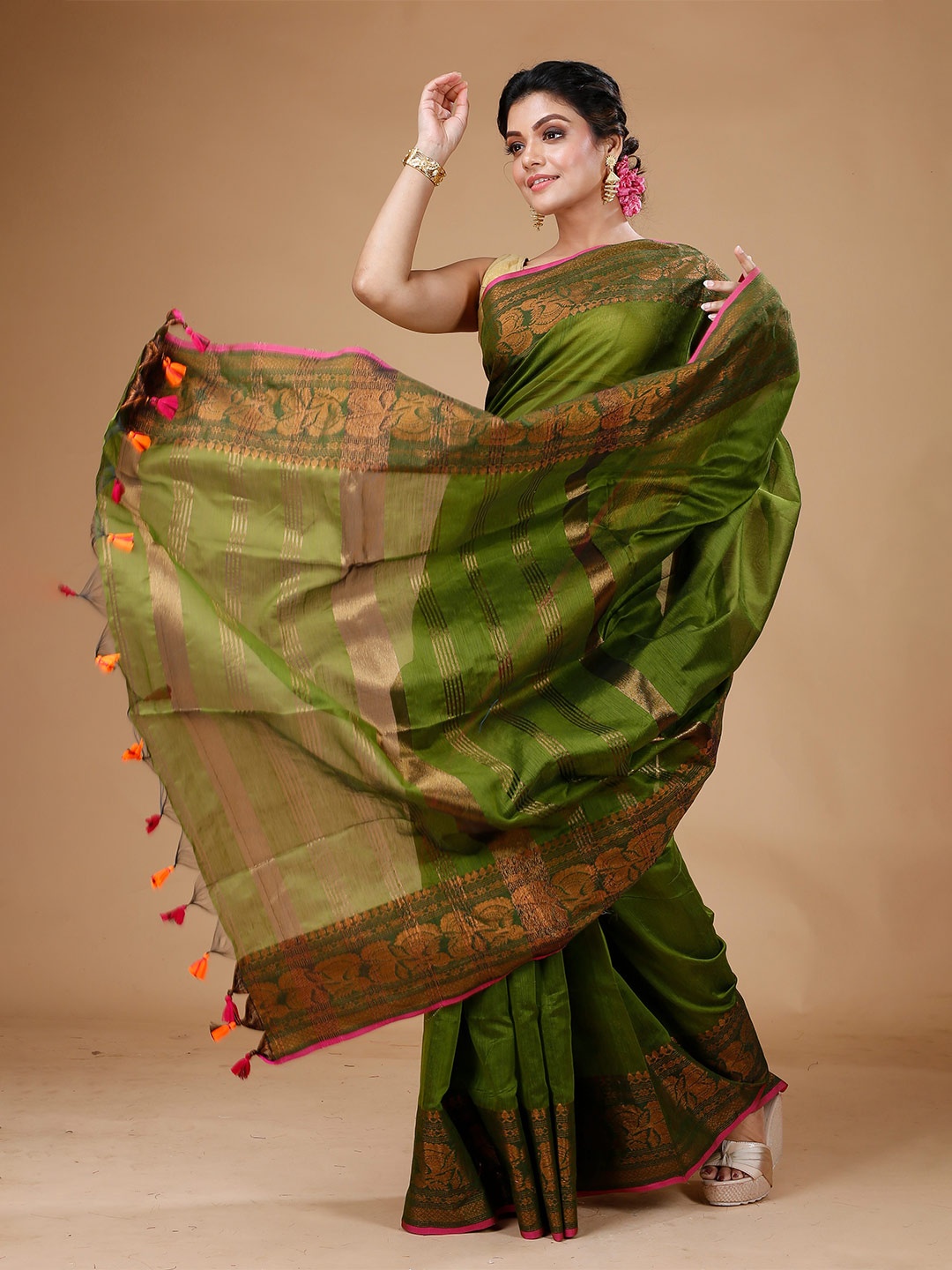 

Bong ButiQ Zari Silk Cotton Saree, Fluorescent green