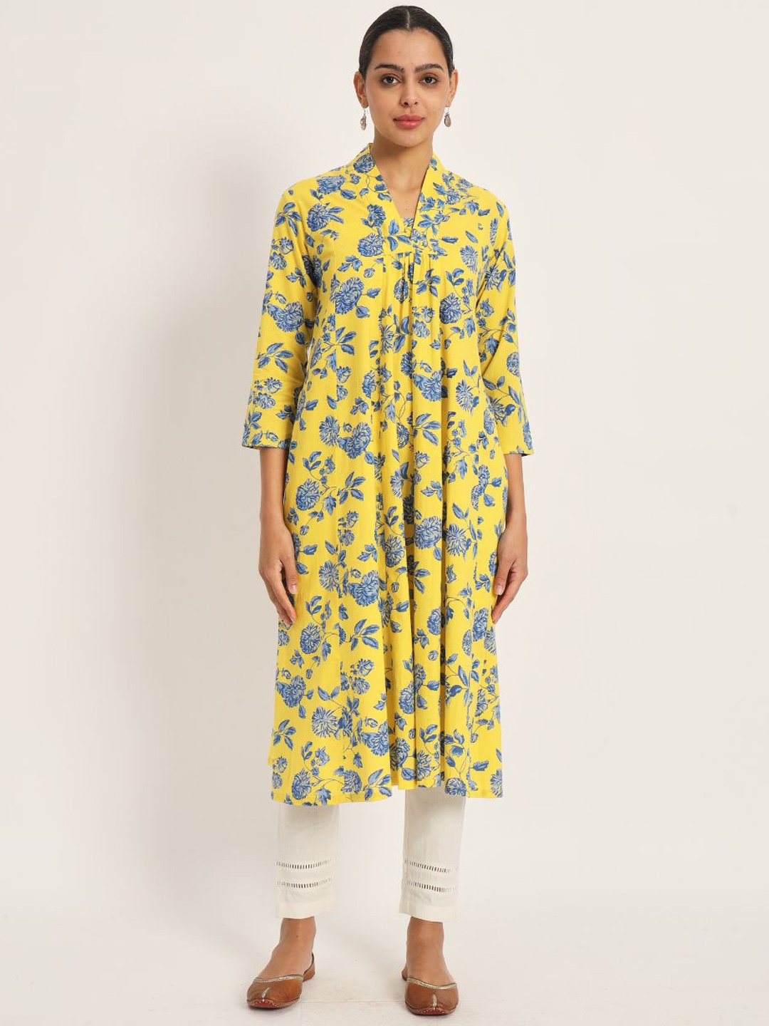 

FABNEST Floral Printed Pleated Kurta & Pyjamas, Yellow
