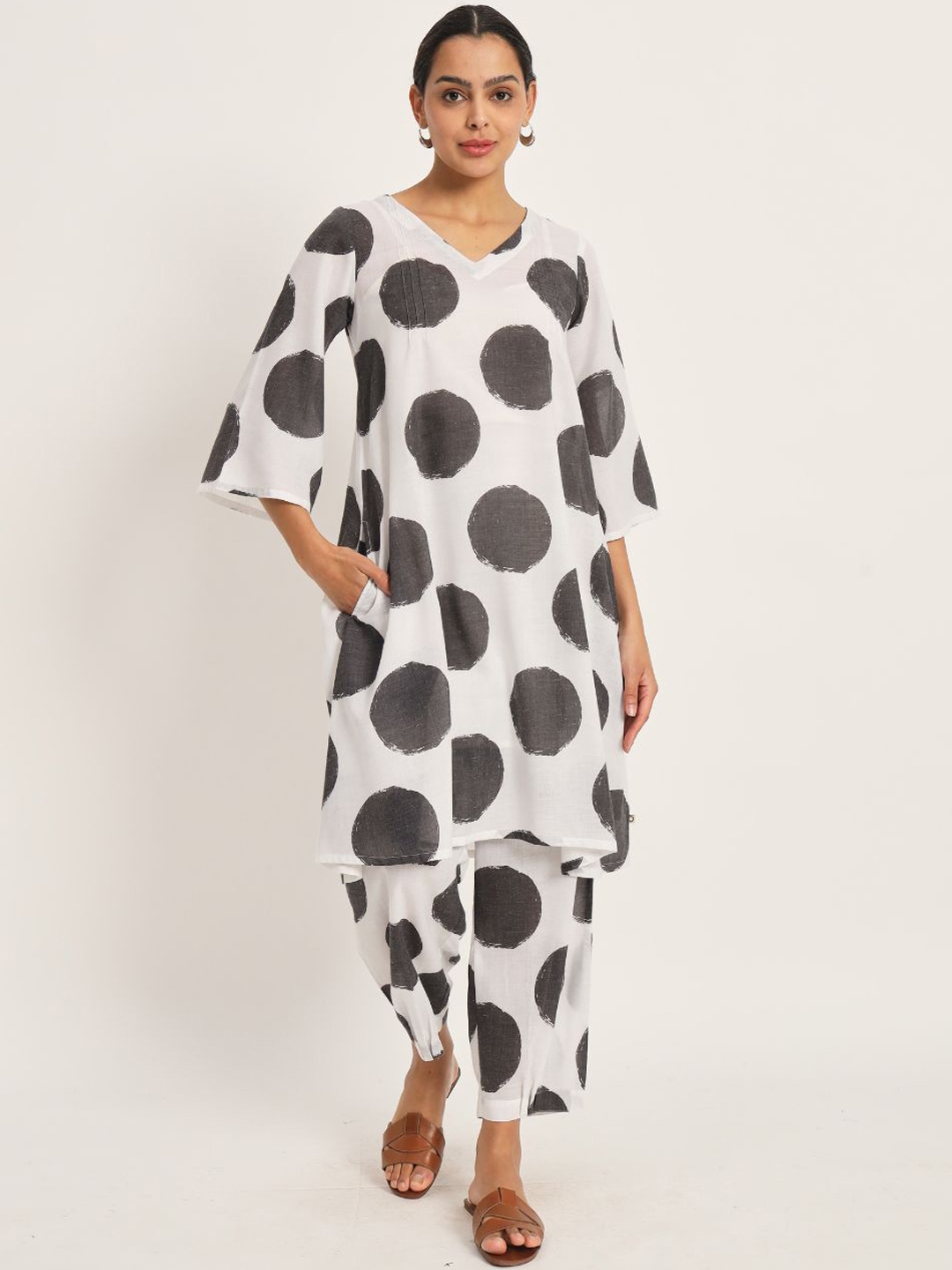 

FABNEST Printed Regular Kurta & Salwar, Black