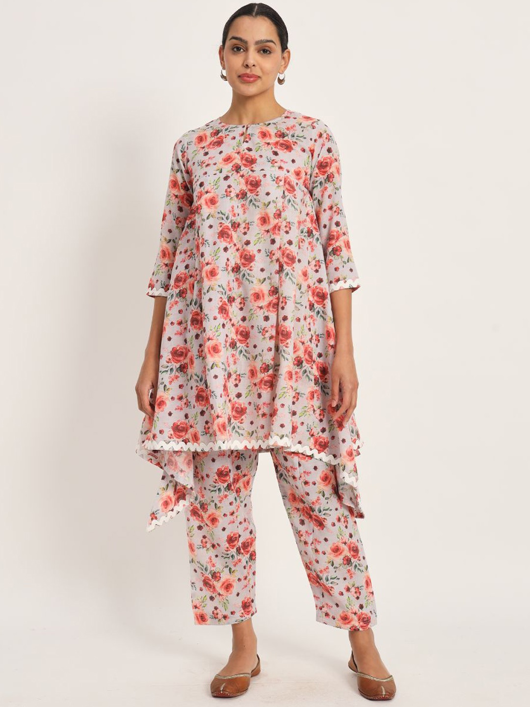 

FABNEST Floral Printed Regular Kurta & Salwar, Grey