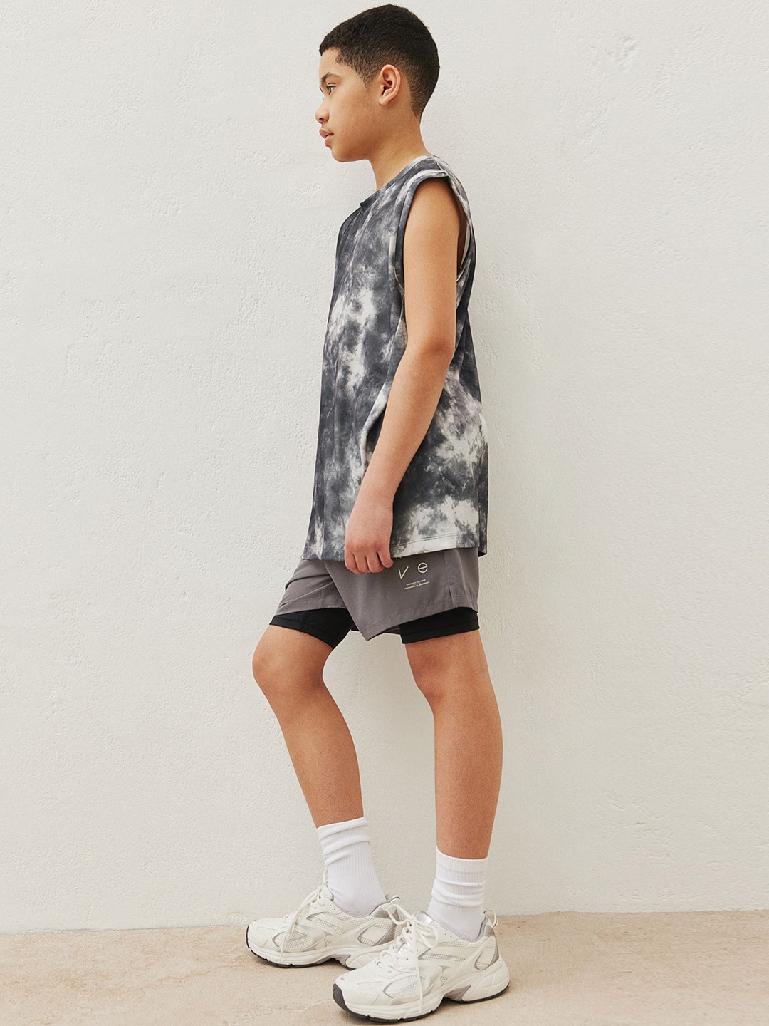 

H&M Boys DryMove 2-In-1 Sports Shorts, Grey