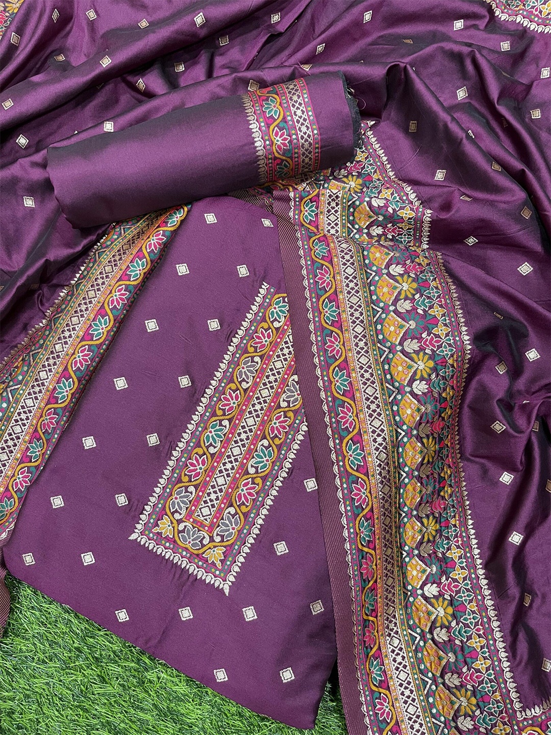 

ZARIMO Ethnic Woven Design Pure Silk Unstitched Dress Material, Burgundy