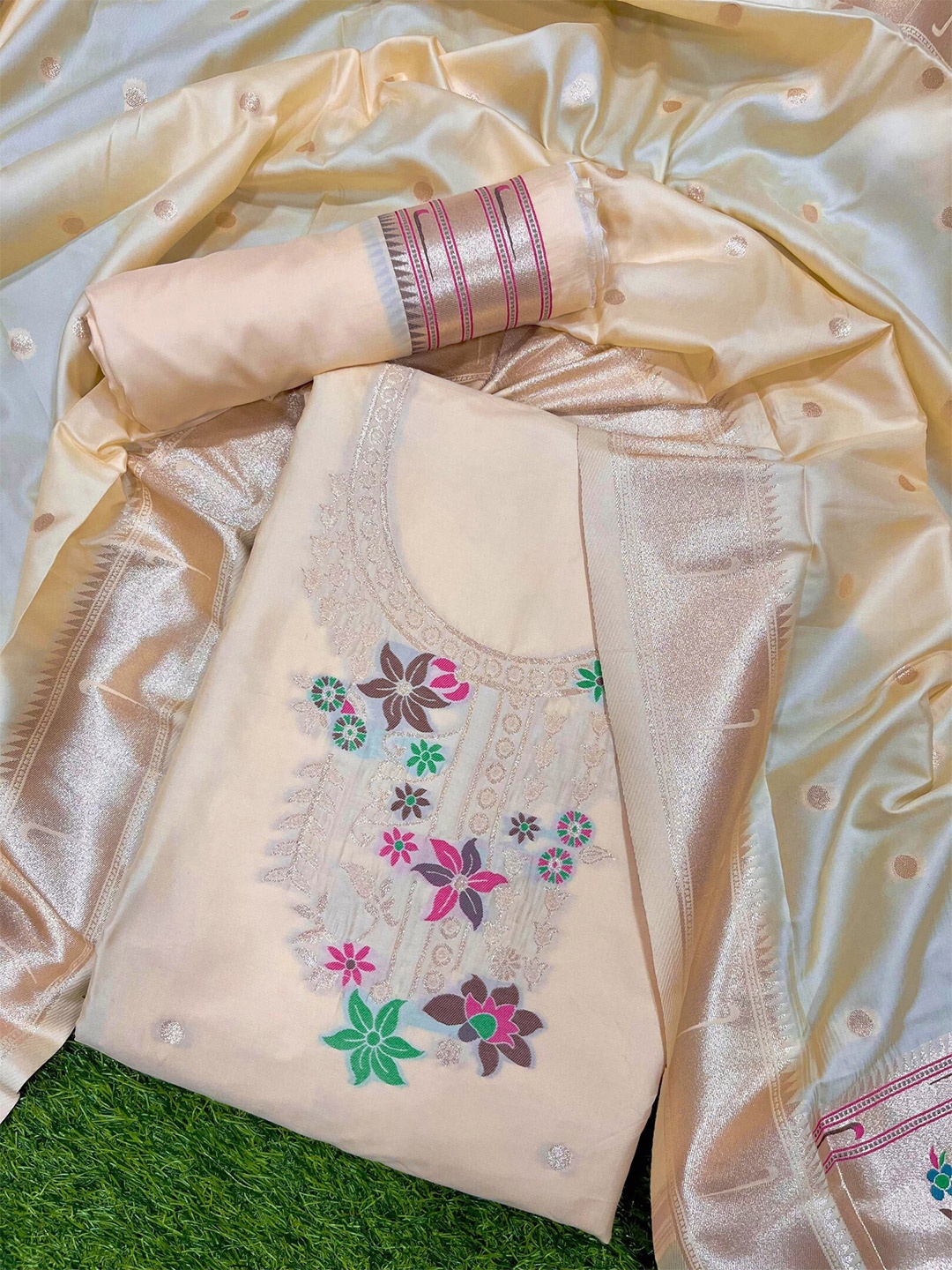 

ZARIMO Pure Silk Unstitched Dress Material, Cream
