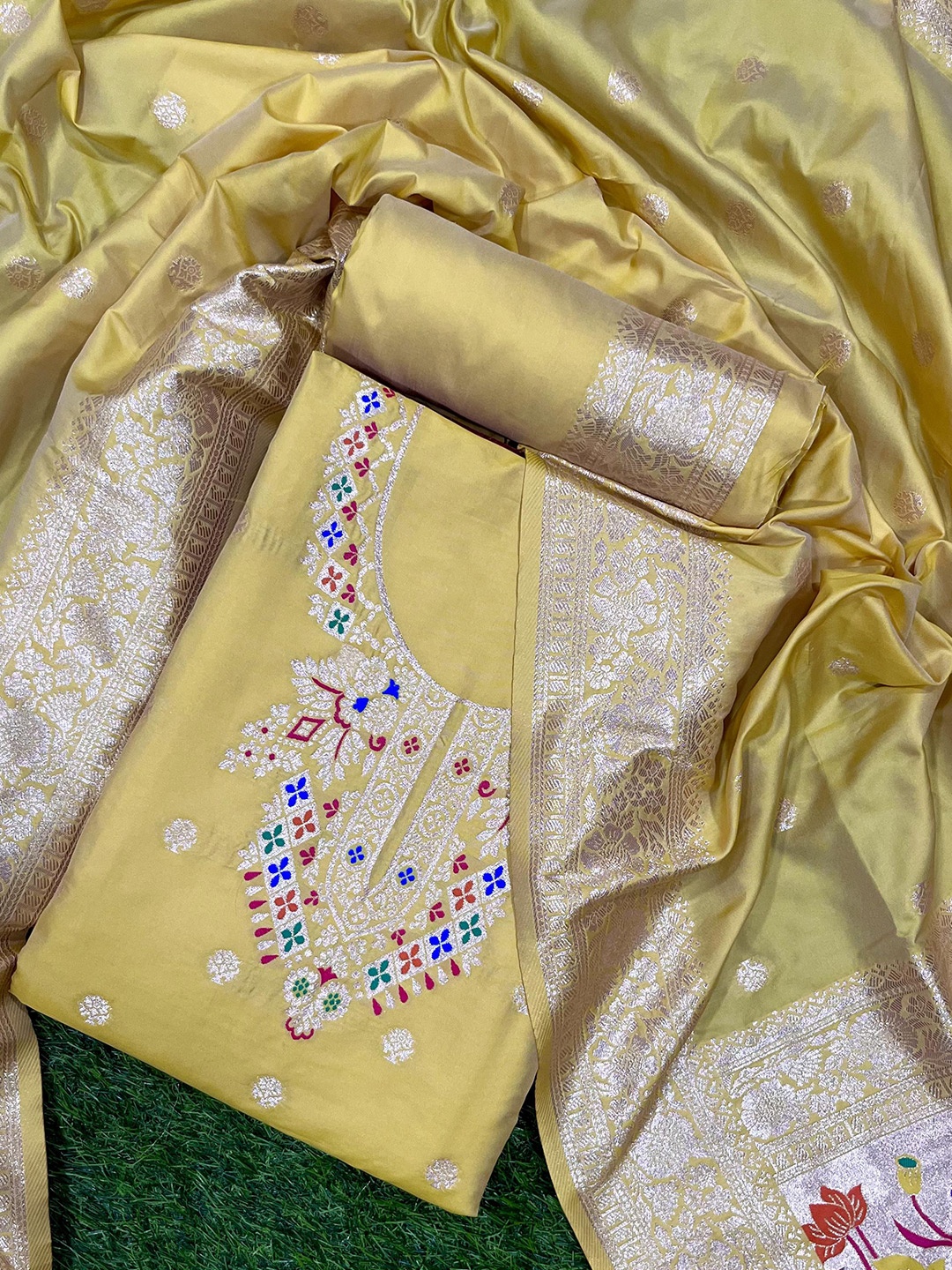 

ZARIMO Pure Silk Unstitched Dress Material, Yellow