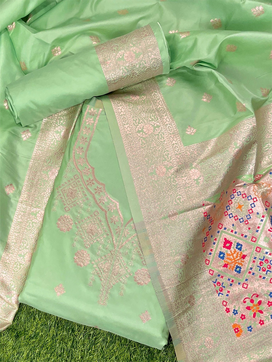 

ZARIMO Pure Silk Unstitched Dress Material, Green