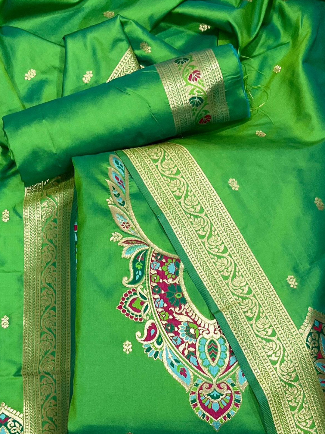 

ZARIMO Pure Silk Unstitched Dress Material, Green