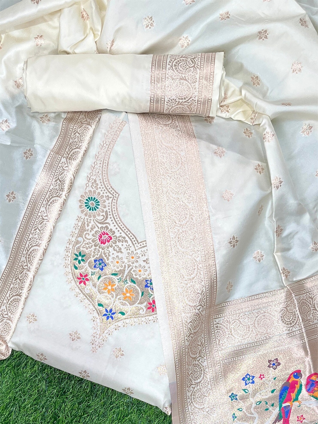 

ZARIMO Pure Silk Unstitched Dress Material, Off white