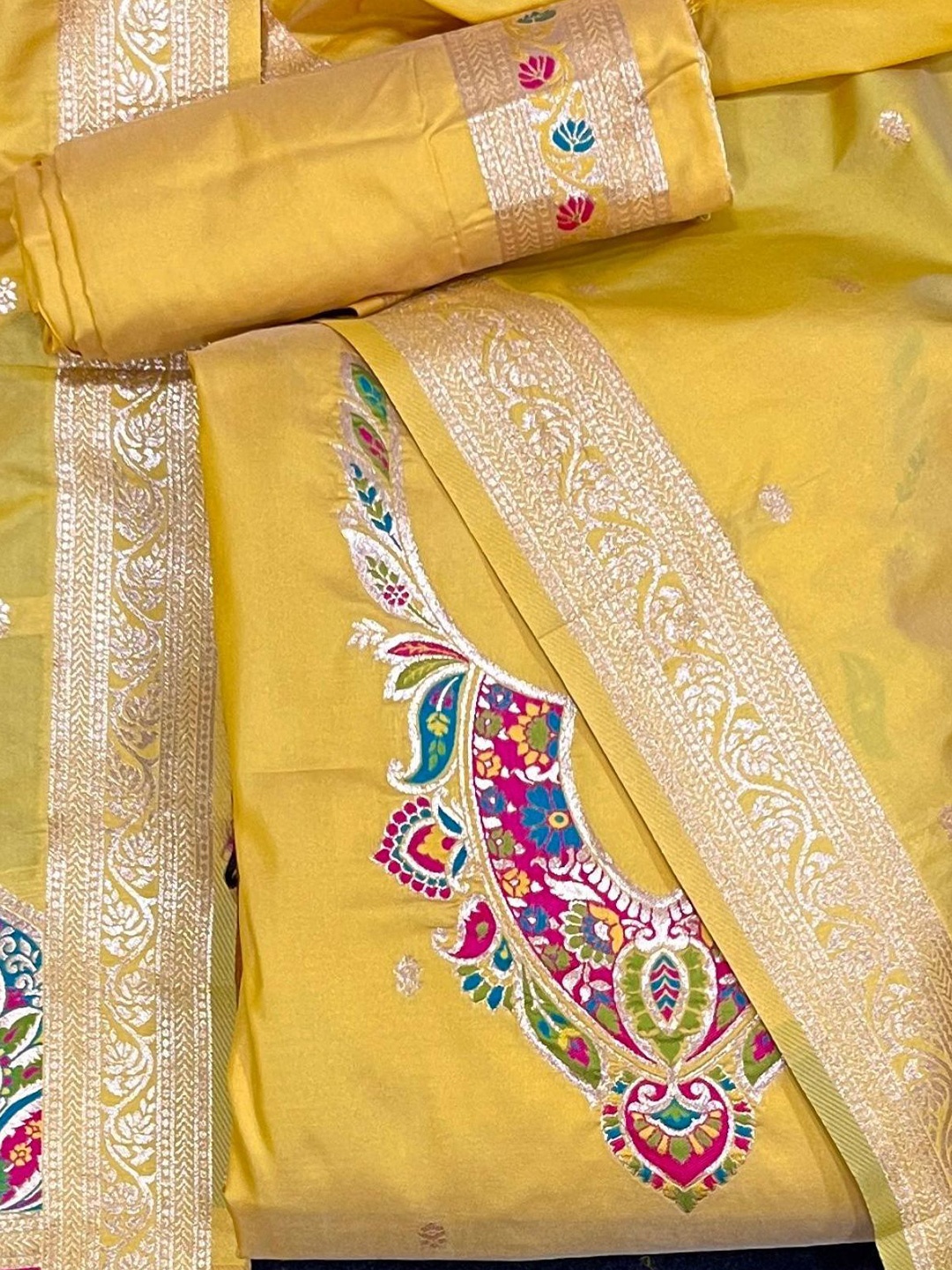 

ZARIMO Pure Silk Unstitched Dress Material, Yellow