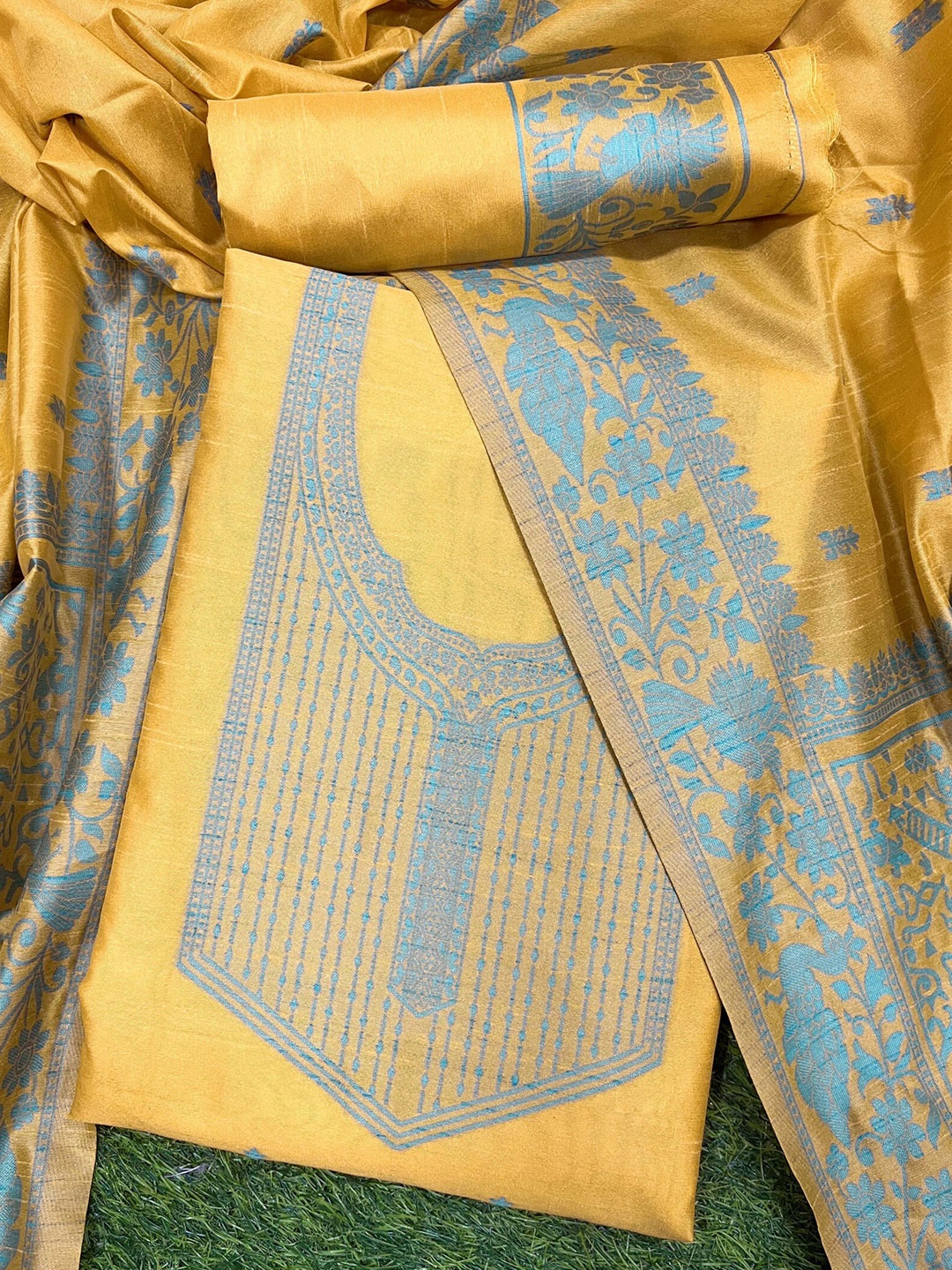 

ZARIMO Raw Silk Unstitched Dress Material, Yellow