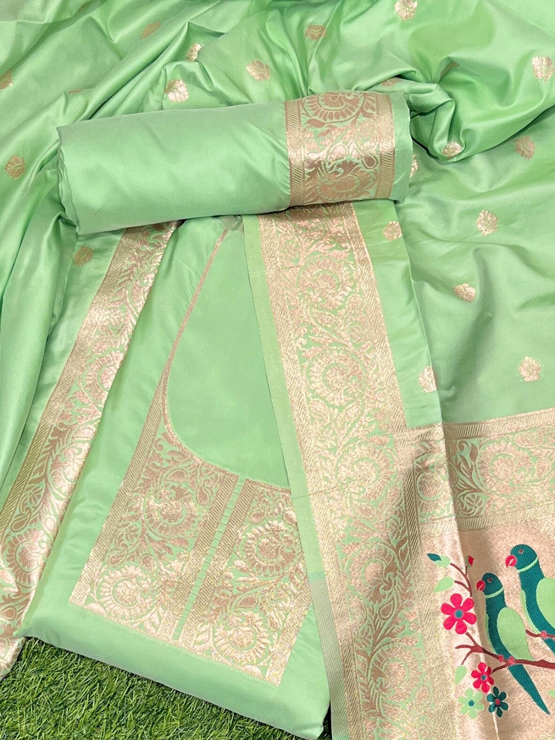 

ZARIMO Pure Silk Unstitched Dress Material, Green
