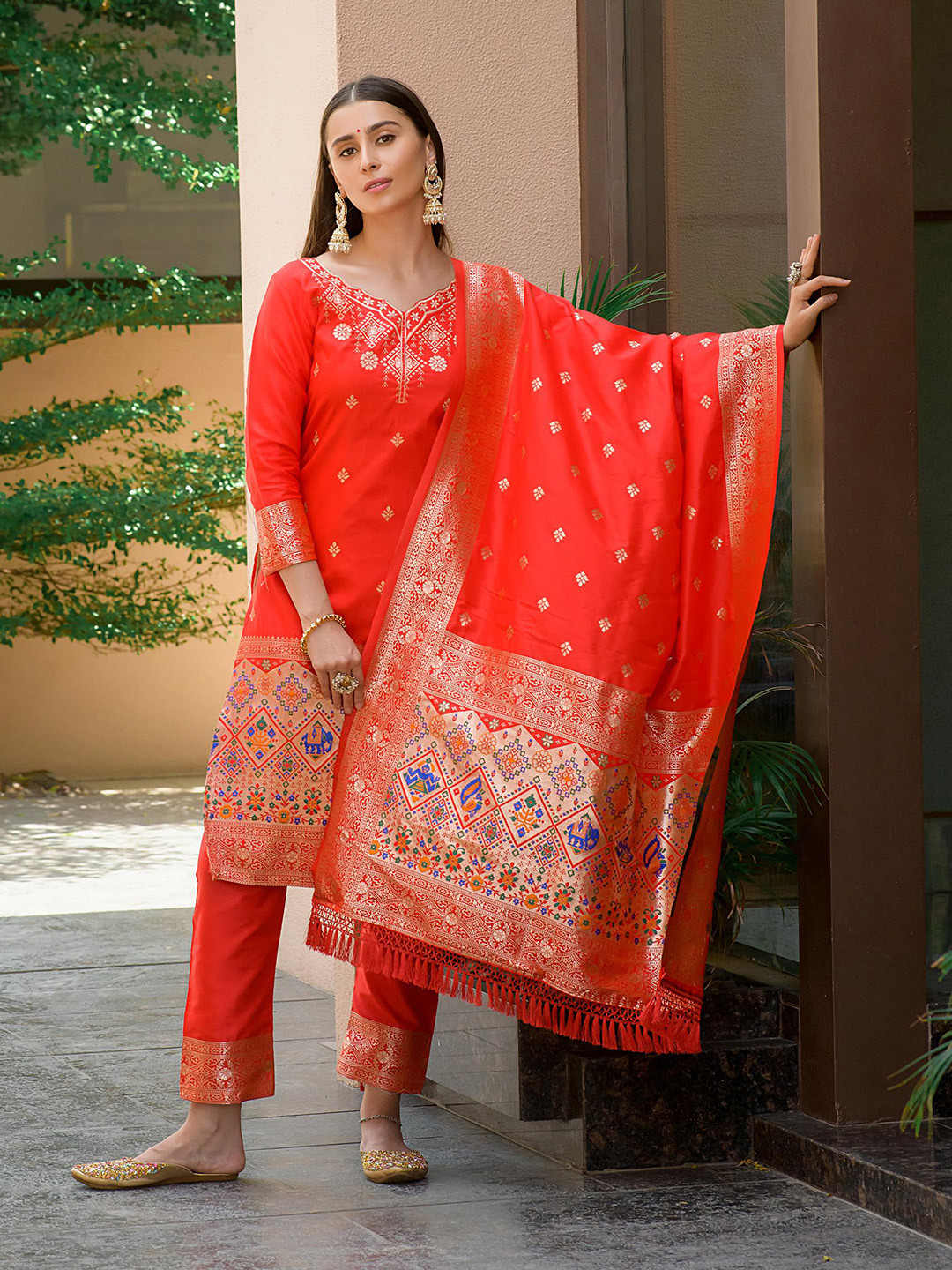 

ZARIMO Pure Silk Unstitched Dress Material, Red