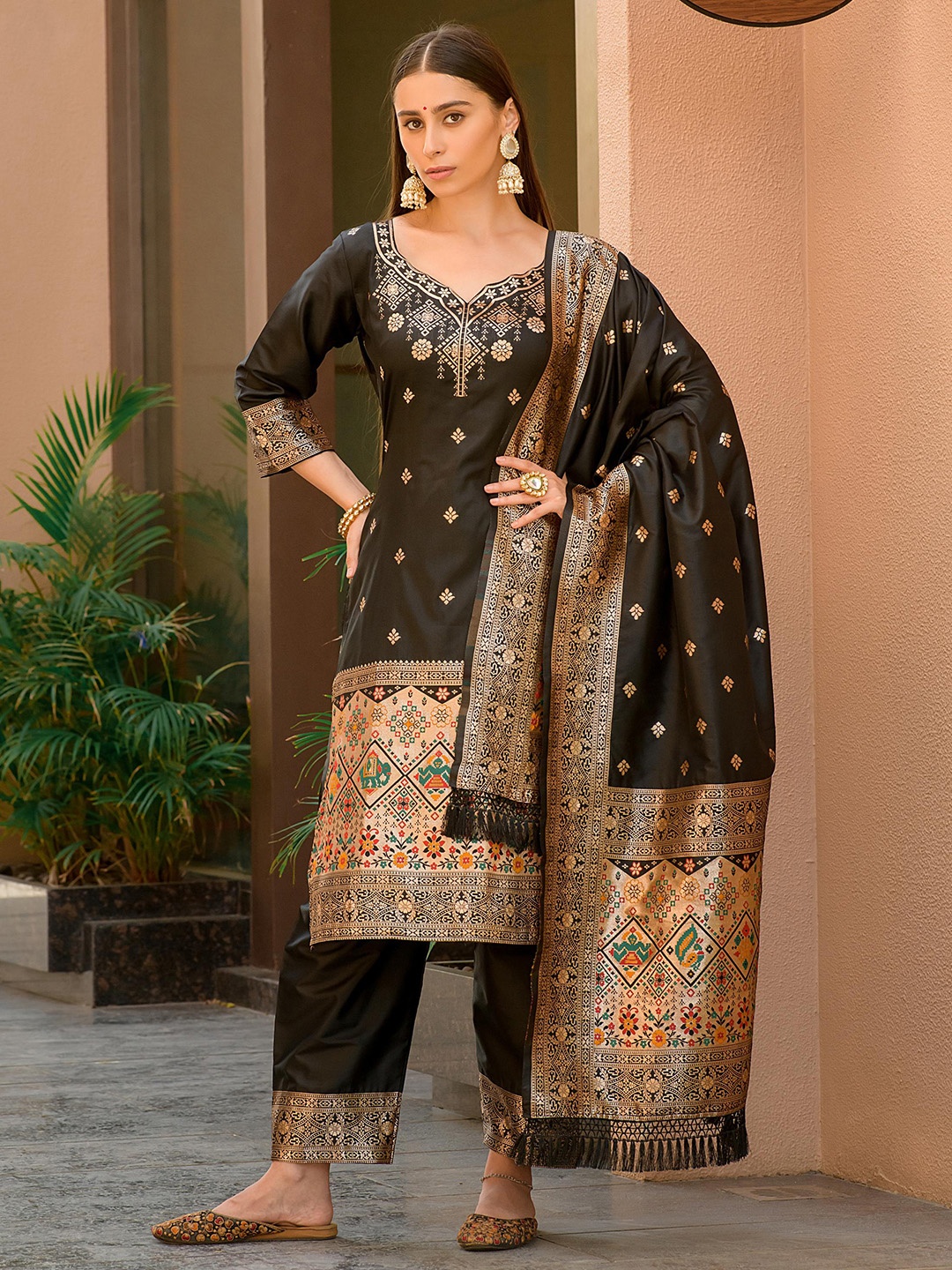 

ZARIMO Pure Silk Unstitched Dress Material, Black