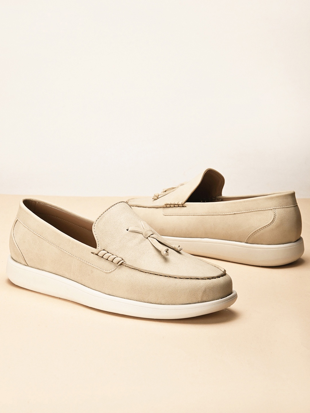 

Mast & Harbour Men Round Toe Lightweight Memory Foam Tassel Loafers, Cream