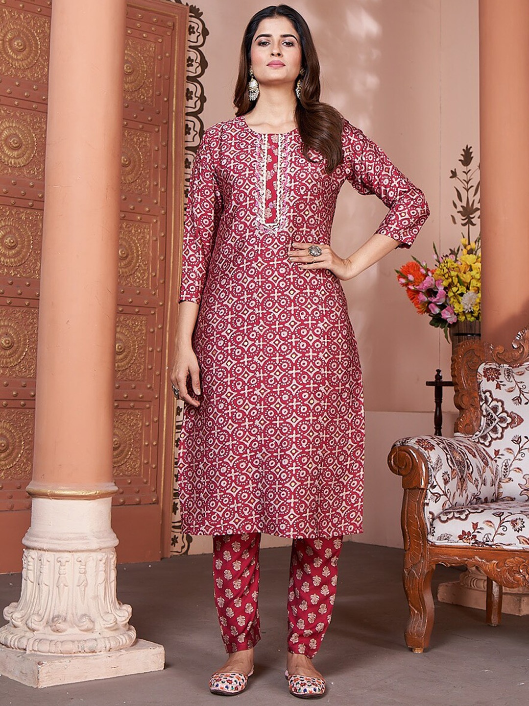 

Ekasya Ethnic Motifs Printed Straight Kurta with Trousers, Maroon