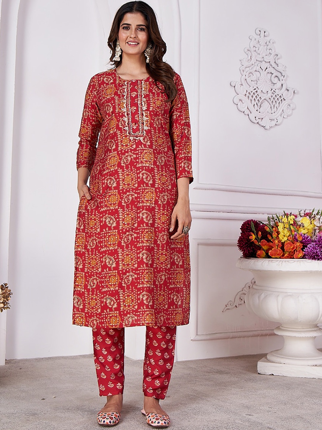 

Ekasya Printed Regular Kurta with Trousers, Maroon