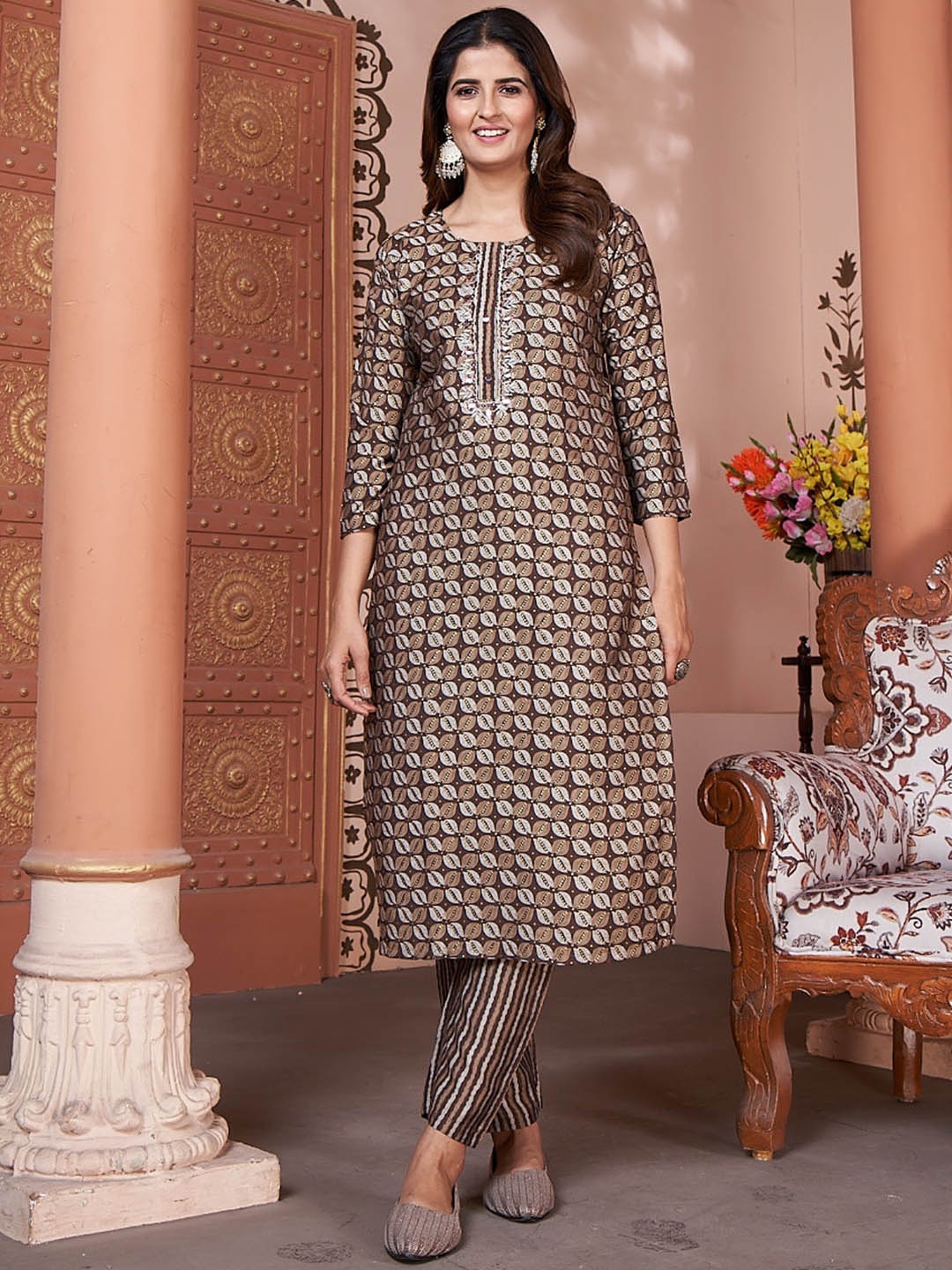 

Ekasya Printed Regular Kurta with Trousers, Grey