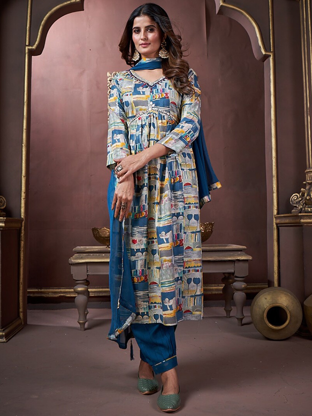 

Ekasya Printed Empire Kurta With Trousers & Dupatta, Grey