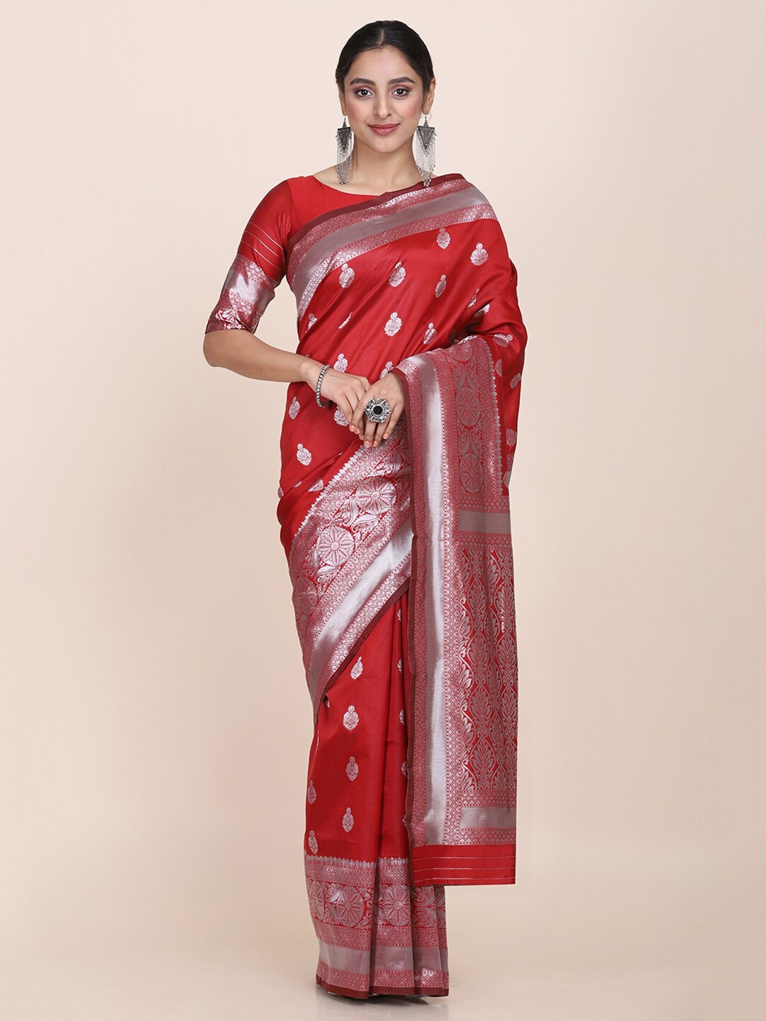 

Mitera Ethnic Motifs Woven Design Zari Saree, Magenta