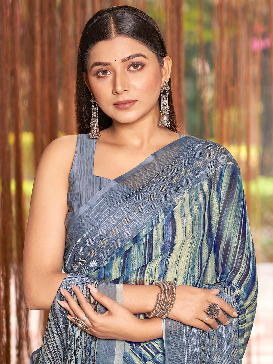 

Vishudh Striped Printed Zari Thread Embroidery Chinon Saree, Navy blue
