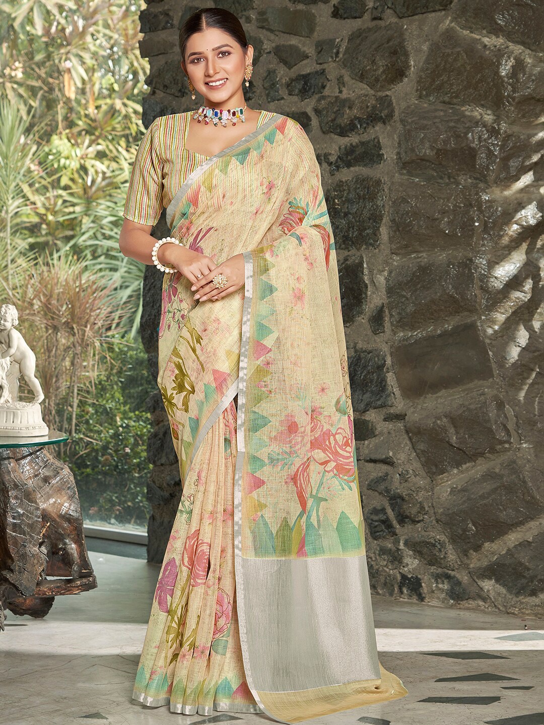 

Vishudh Floral Printed Zari Saree, Beige