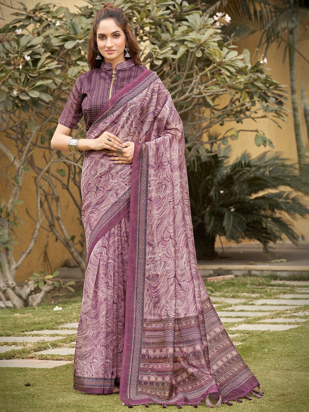 

Vishudh Abstract Printed Zari Organza Saree, Magenta