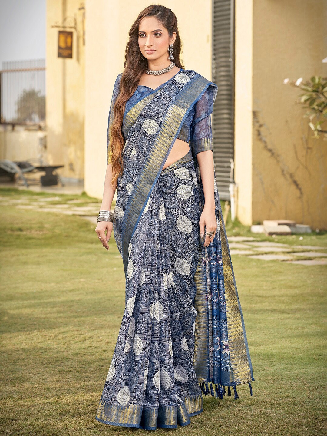

Vishudh Floral Zari Organza Saree, Grey