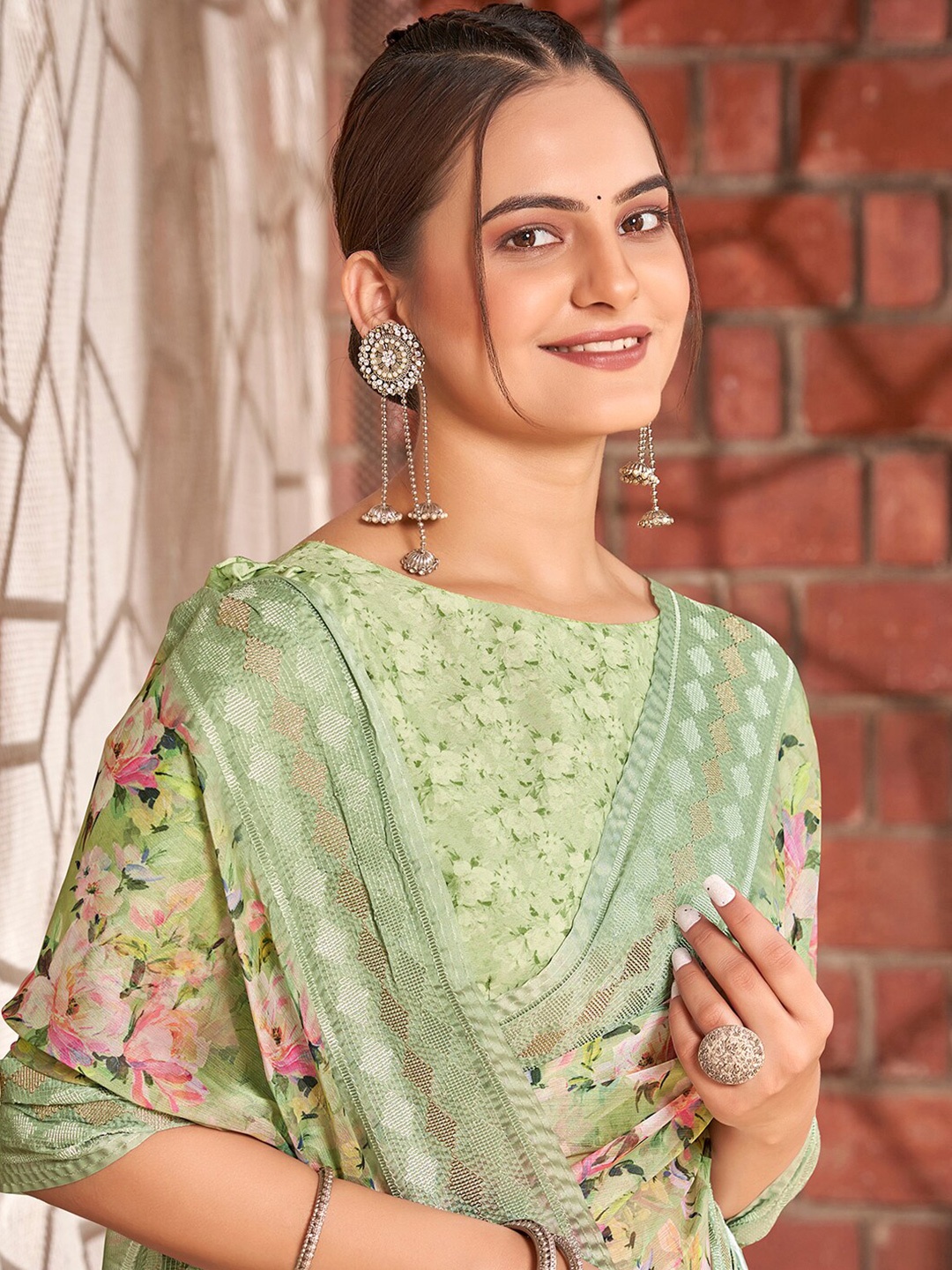 

Vishudh Green Floral Printed Zari Embroidered Chanderi Saree