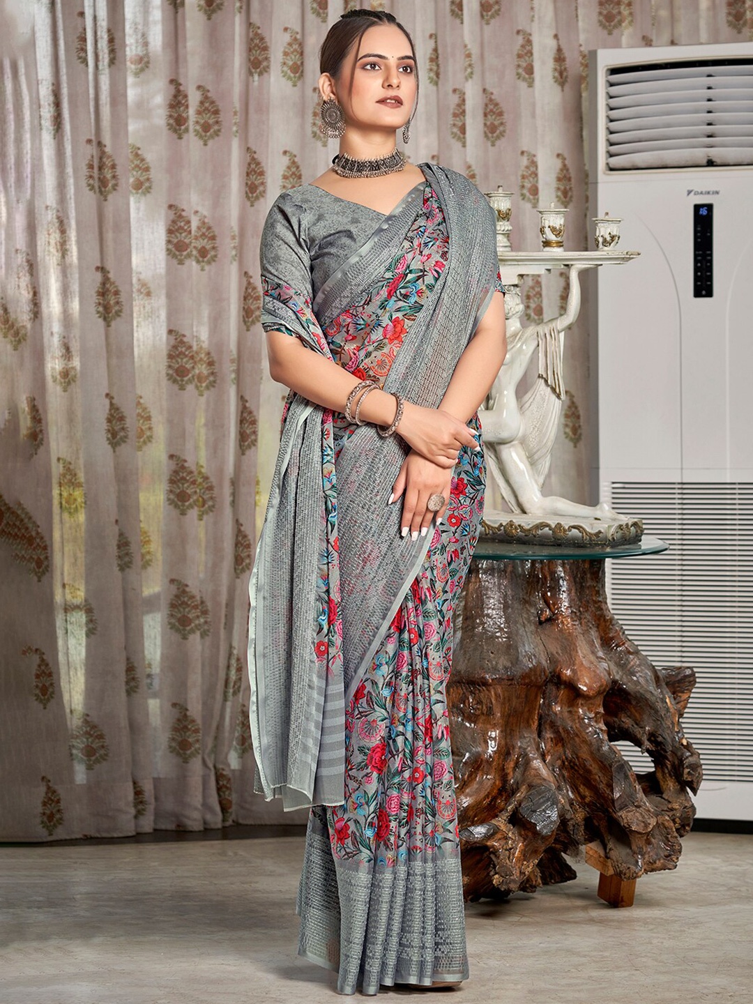 

Vishudh Floral Embroidered Chinon Saree, Grey