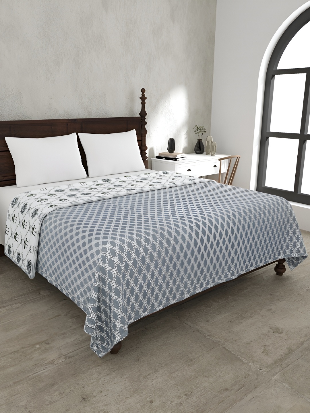 

JAIPUR FABRIC White & Grey Geometric Cotton 150 GSM Reversible Double Bed Dohar